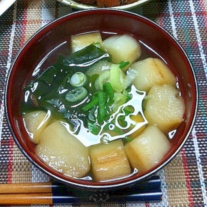 白だしでお手軽♪ワカメと麩のお吸い物☆